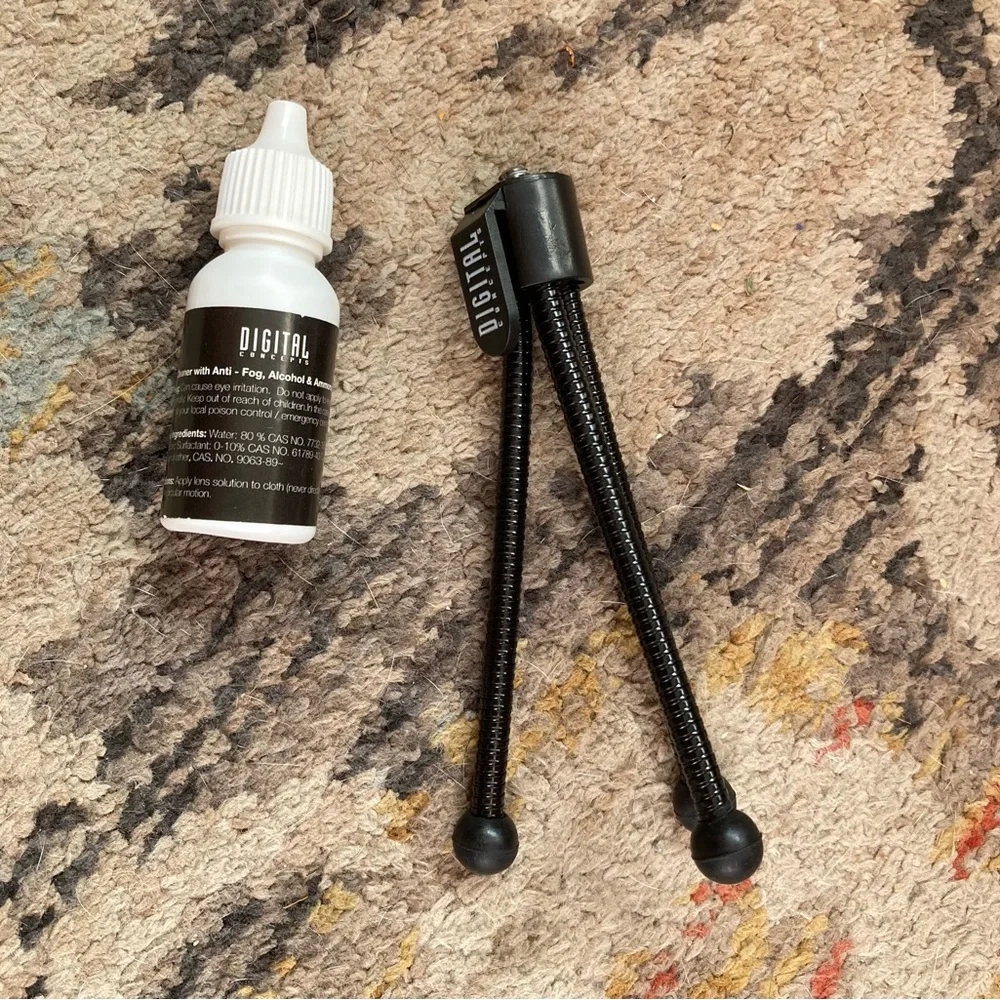 📷Camera Mini Tripod and Cleaning Fluid